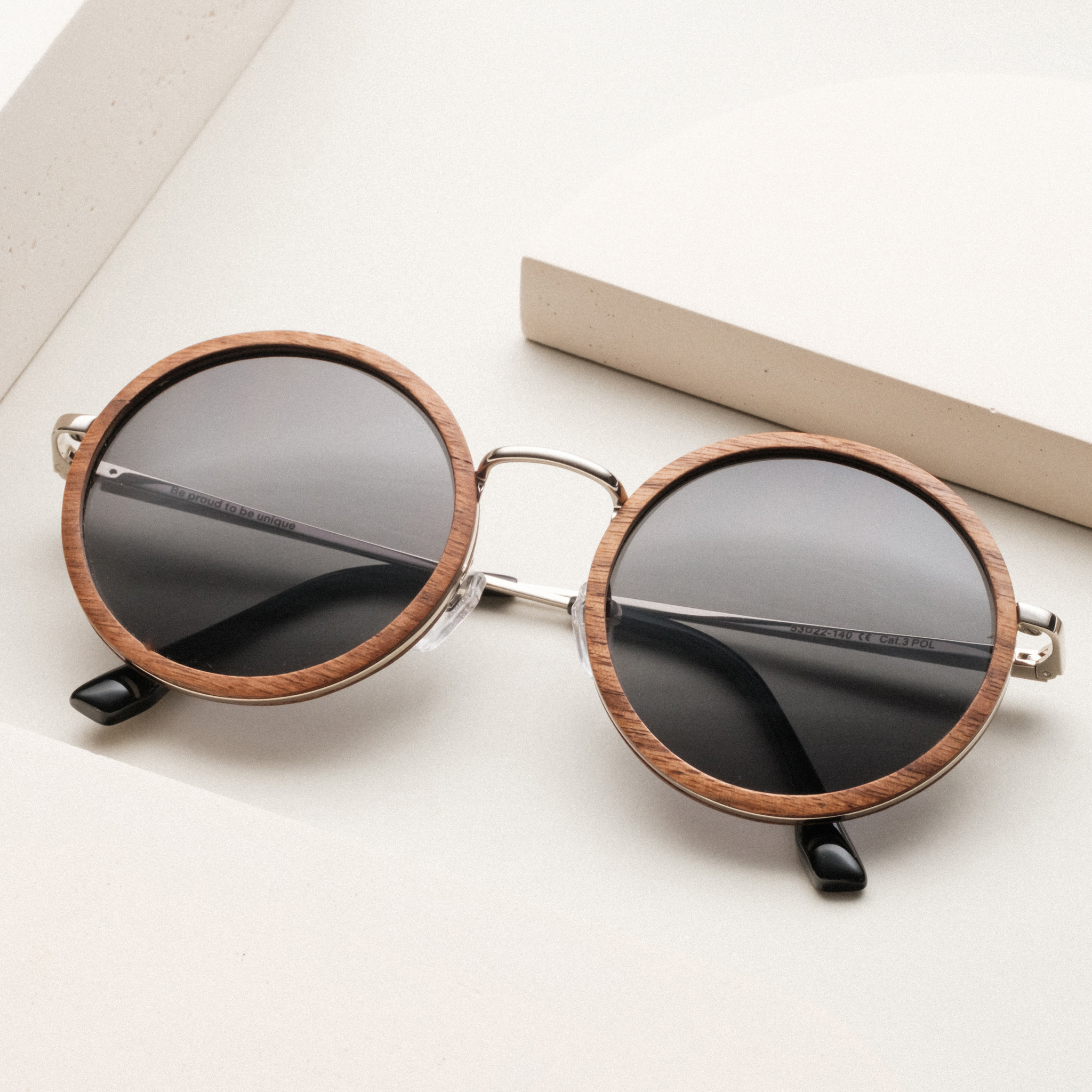 Immagine di Gli Strani Occhiali da Sole